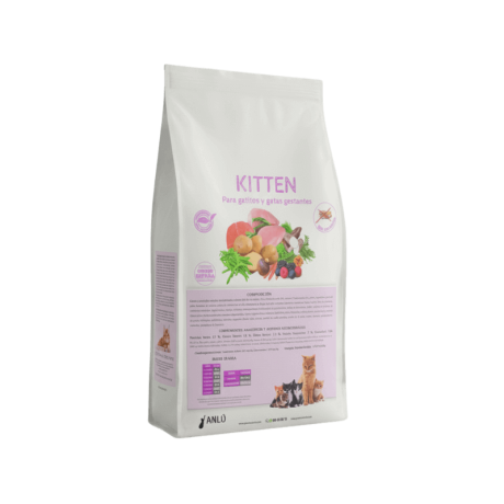 Pienso Gatito Salmón Pollo Anlú. Saco blanco con gatitos y gata.
