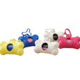 Dispensadores de bolsas higiénicas para perro con forma de hueso, disponibles en colores a elegir: amarillo, azul, blanco y rosa. Accesorio funcional y colorido.