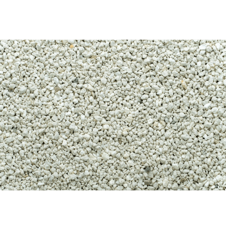 Textura detallada de la arena aglomerante de bentonita Gloria, de color blanco y gris, sin perfume, en formato de 10kg.