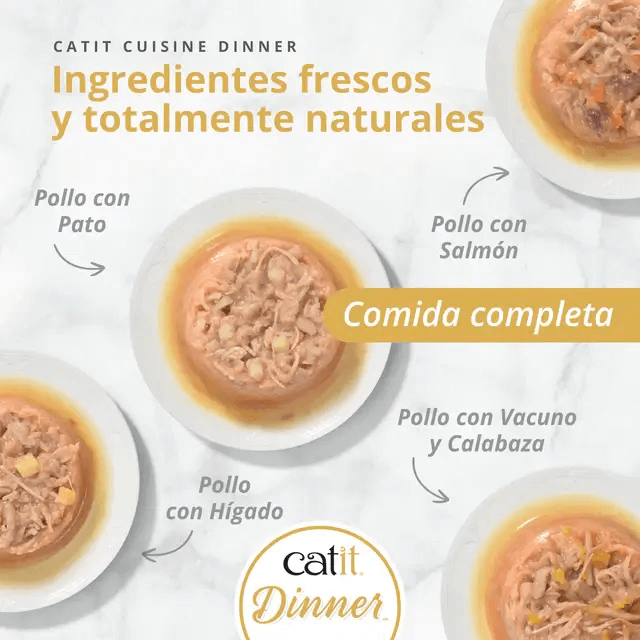 Cuatro porciones de Catit Cuisine Dinner con el texto: 'Ingredientes frescos y totalmente naturales' y 'Comida completa'. Muestra los cuatro sabores a base de pollo.