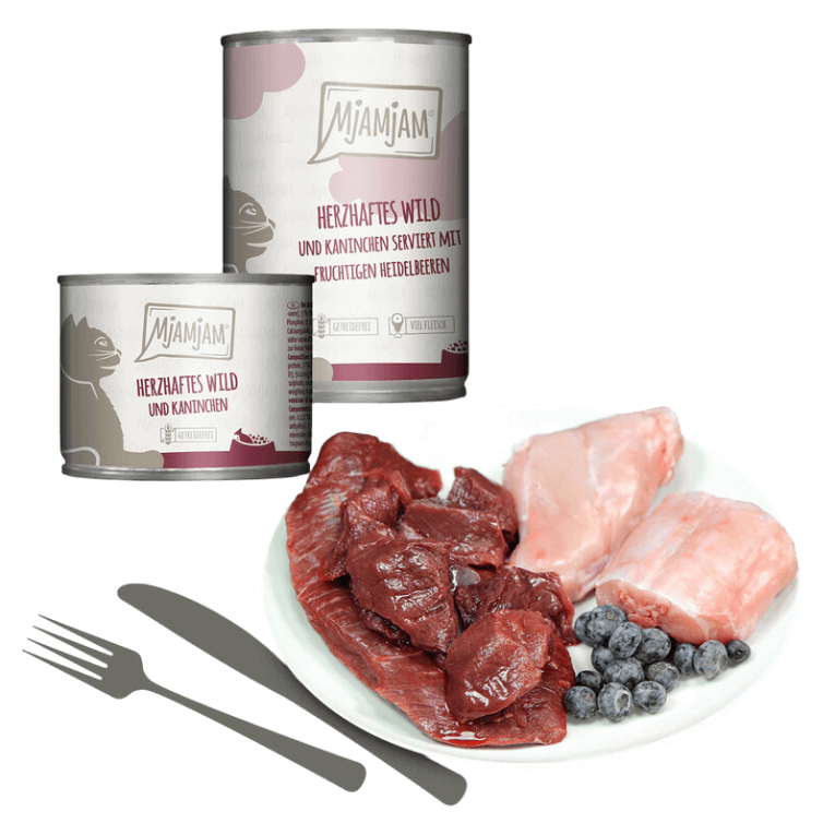 Latas de comida húmeda Mjamjam de Ciervo y Conejo con Arándanos, sin cereales, de alta calidad para gatos. Disponible en 200g y 800g.