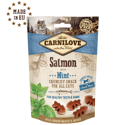 Envase de Carnilove Crunchy Snack Salmón enriquecido con Menta para gatos, sin cereales ni azúcar. Promueve dientes y encías saludables.
