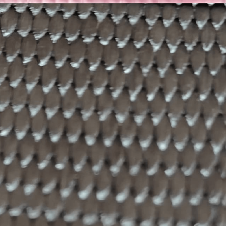 Detalle de la cinta de nylon negro de alta resistencia para el arnés anti-escape de 3 puntos en perros