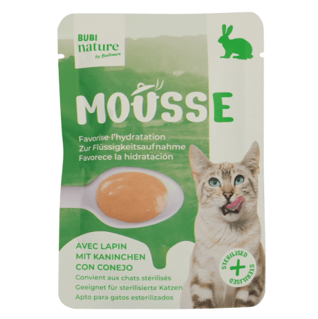 Mousse Gato Conejo Pollo (50gr). Pouch verde de Bubi Nature con conejo para hidratación y gatos esterilizados.