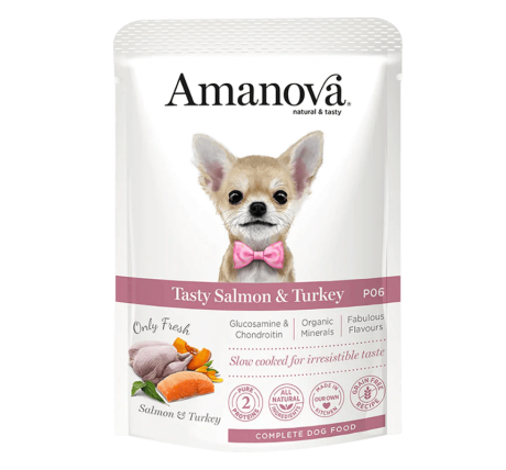 Paté Salmón Pavo Omega 3 Amanova. Envase pouch con Chihuahua con pajarita.