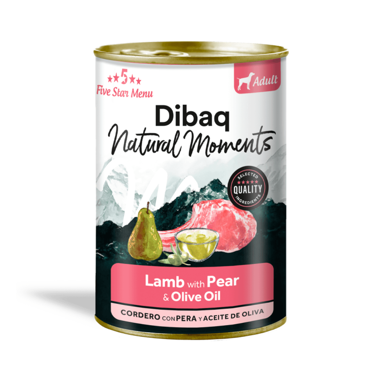: Lata de paté premium para perros adultos Dibaq Natural Moments sabor cordero con pera fresca.