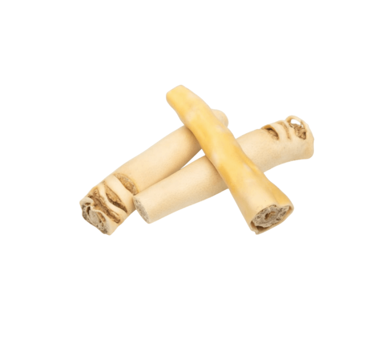 Tres trozos de Rabo Toro Masticable Perro deshidratado apilados. Snack natural de larga duración en talla L.