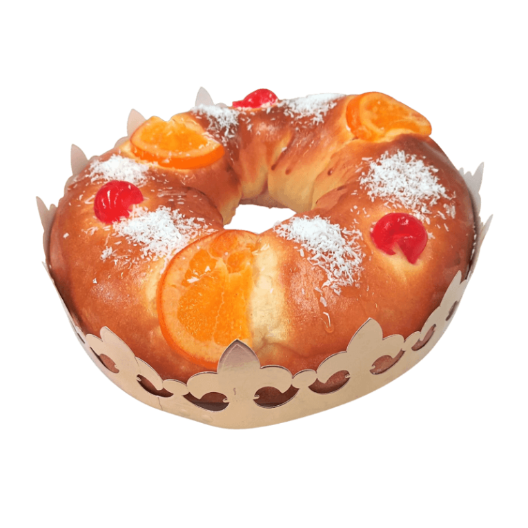 Roscon Reyes Perros Navidad Miguitas: Roscón navideño con frutas en bandeja de papel.