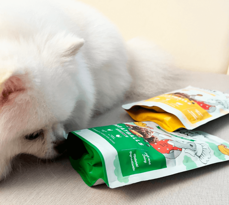 Harper_and_bone_albondigas_perro_sobres