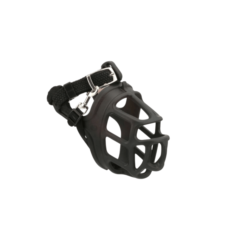 Detalle lateral e inferior del bozal tipo cesta Zeus Alpha para perros mostrando la flexibilidad del material TPR en Piensos Anlú.