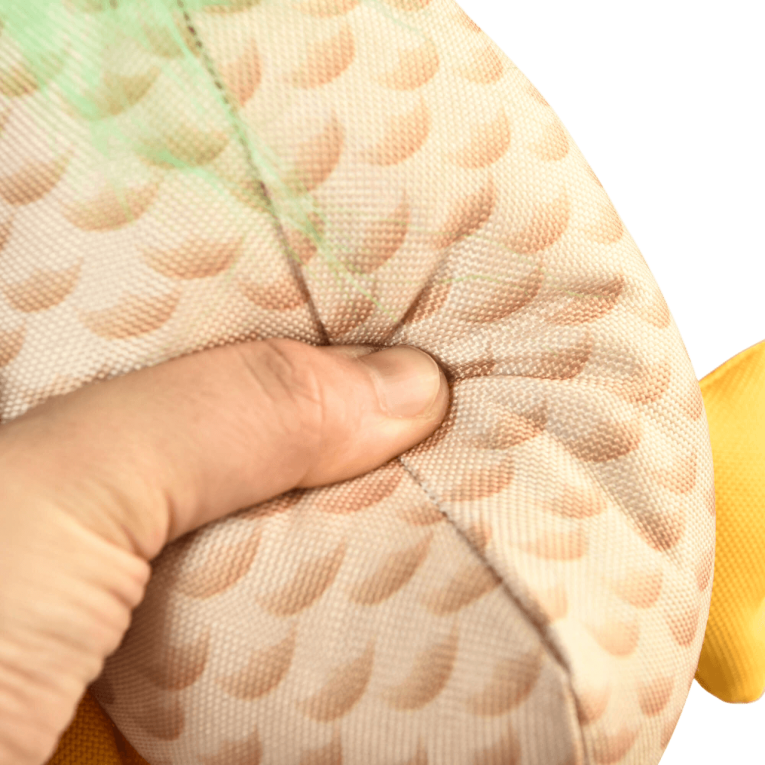 Detalle de las costuras y materiales suaves del set de aves de Premier DOG en Anlú.