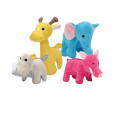 Colección completa de peluches para perros Zeus Safari con los modelos elefante león cebra y rinoceronte en Piensos Anlú.