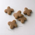 Pienso Amanova Kitten de pollo para gatitos, detalle de la croqueta