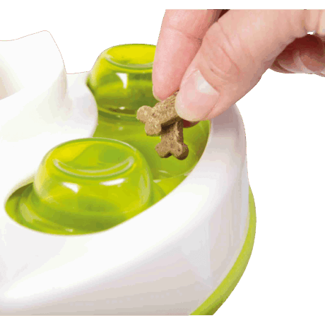 Beneficios del Juego Interactivo Slide & Feed: Estimulación mental y entretenimiento para perros y gatos. Puede usarse para la alimentación diaria, fomentando una ingesta más lenta. Previene que las mascotas engullan la comida rápidamente. Base antideslizante para mayor estabilidad durante el juego. Fabricado en plástico seguro y fácil de limpiar. Incluye instrucciones de entrenamiento para una introducción exitosa. Cumple con los estándares de bienestar animal. Ideal para principiantes en juegos interactivos. Apto para lavavajillas para una limpieza sencilla.