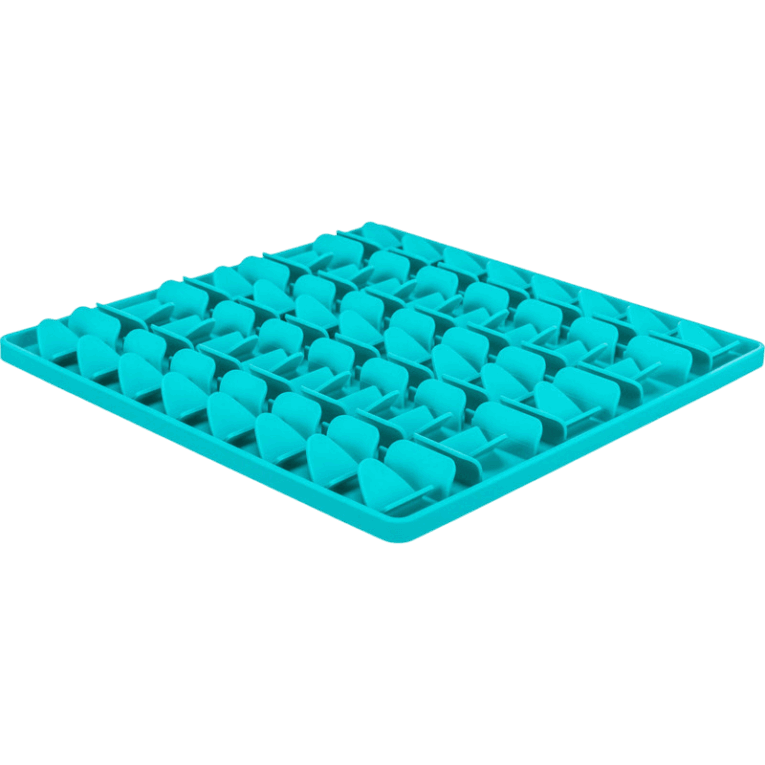 Vista en perspectiva del mantel Trixie Lick'n'Snack de 30cm de color turquesa, mostrando la profundidad de su patrón de cuadrícula de obstáculos triangulares y el formato cuadrado del tapete.