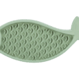 Vista cenital completa del mantel Trixie Lick'n'Snack de 28cm con forma de pez. Se aprecia el patrón repetitivo de pequeñas curvas que simulan escamas en el color verde pastel.