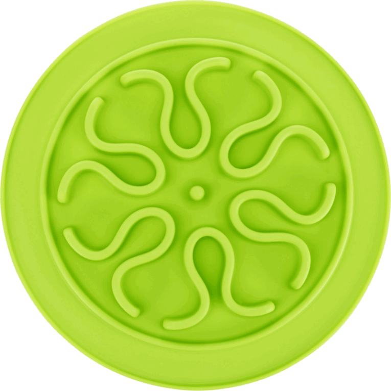 Vista cenital del comedero slow feed redondo de 24cm de color verde limón. El tazón está limpio, revelando el diseño de laberinto de olas o serpenteante central que ralentiza la ingesta de comida.