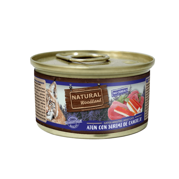 Composición Pescado (Atún 50%) Carne fresca (Pollo 10%) Moluscos y crustáceos (Surimi de cangrejo 1%) Aceites y grasas Análisis nutricional Proteína bruta 9% Fibra bruta 0,5% Aceites y grasas 6% Cenizas 2,5% Humedad 80% Energía metabolizable: 939,27 kcal/kg Formato disponible 85 g Recomendaciones de alimentación La cantidad de alimento recomendada puede variar según el peso, la edad y el nivel de actividad de tu gato. Consulta la tabla de alimentación en el envase para obtener una guía más precisa. Recuerda que siempre debe haber agua fresca y limpia disponible para tu gato. ¡Cuida la salud y el bienestar de tu gato con Natural Woodland Atún con Surimi de Cangrejo!