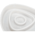 Detalle de la superficie interna del comedero antivoracidad Trixie (15cm), mostrando las curvas de plástico blanco diseñadas para prolongar el tiempo de alimentación.