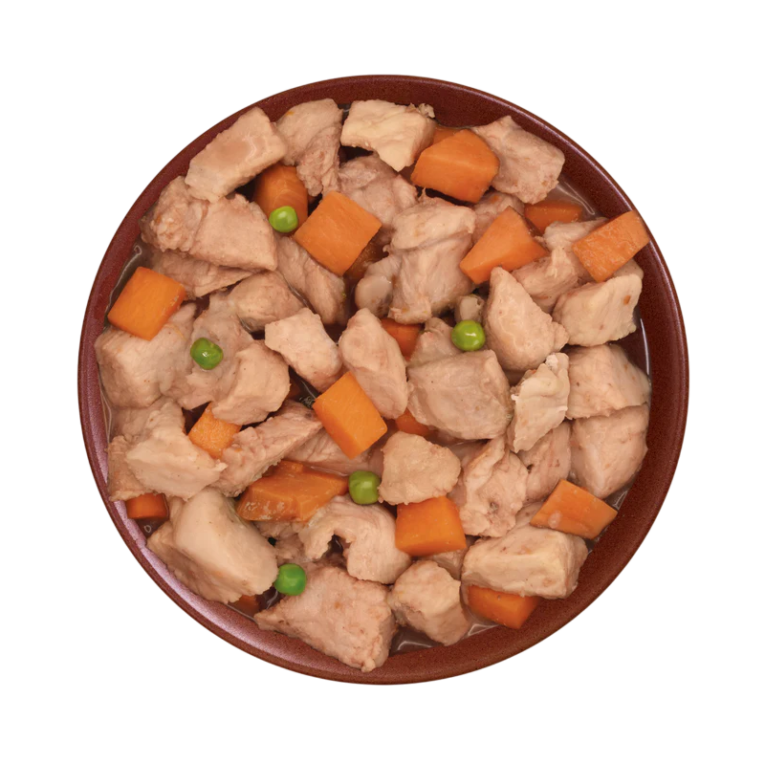 Composición: 97% cerdo fresco en su salsa, guisantes, zanahoria, boniato, especias. Componentes Analíticos: Proteína Bruta: 12,3%, Grasa bruta: 8,2%, Fibra bruta: 0,72%, Ceniza bruta: 0,7%, Humedad: 78,08%, Energía metabolizable por kg: 1230kcal - 5146kj Aditivos Nutricionales por kg: Vitaminas: Vitamina A (3a672a) 8011 IU, Vitamina D3 (3a671) 513 IU, Vitamina E (3a700) 160 IU. Minerales: 3b503 (Mn:3.2), 3b103 (Fe:22), 3b405 (Cu:4.3), 3b603 (Zn:35), 3b201 (I:0.5). Recomendaciones de Uso: Consulta la tabla de necesidades diarias de alimento como punto de referencia, variando la cantidad según la edad, nivel de actividad, peso y raza de tu perro. Una vez abierto, conservar en el frigorífico hasta 24 horas. Para potenciar la experiencia, retira la tapa y calienta 60 segundos en el microondas. Información Adicional: Apto para perros de todas las razas y tamaños. Almacenar en un lugar fresco y seco. Servir a temperatura ambiente o ligeramente calentado. Descubre toda la gama de comida húmeda de Alpha Spirit.