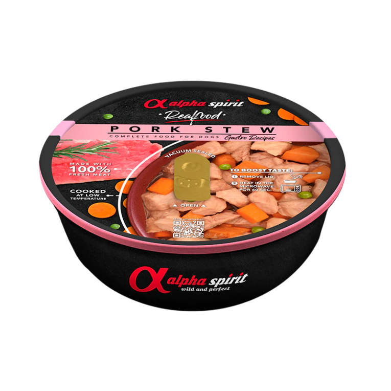 Composición: 97% cerdo fresco en su salsa, guisantes, zanahoria, boniato, especias. Componentes Analíticos: Proteína Bruta: 12,3%, Grasa bruta: 8,2%, Fibra bruta: 0,72%, Ceniza bruta: 0,7%, Humedad: 78,08%, Energía metabolizable por kg: 1230kcal - 5146kj Aditivos Nutricionales por kg: Vitaminas: Vitamina A (3a672a) 8011 IU, Vitamina D3 (3a671) 513 IU, Vitamina E (3a700) 160 IU. Minerales: 3b503 (Mn:3.2), 3b103 (Fe:22), 3b405 (Cu:4.3), 3b603 (Zn:35), 3b201 (I:0.5). Recomendaciones de Uso: Consulta la tabla de necesidades diarias de alimento como punto de referencia, variando la cantidad según la edad, nivel de actividad, peso y raza de tu perro. Una vez abierto, conservar en el frigorífico hasta 24 horas. Para potenciar la experiencia, retira la tapa y calienta 60 segundos en el microondas. Información Adicional: Apto para perros de todas las razas y tamaños. Almacenar en un lugar fresco y seco. Servir a temperatura ambiente o ligeramente calentado. Descubre toda la gama de comida húmeda de Alpha Spirit.