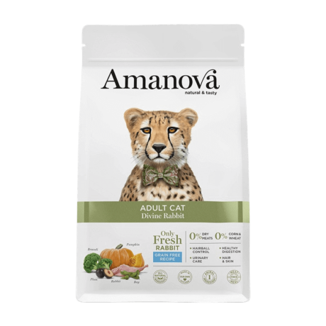 Composición Conejo fresco 50%, guisantes, proteína de guisantes, patata, proteína de patata, aceite de pollo, calabaza 2%, hidrolizado de conejo, manzana, levaduras, brócoli 1%, sustancias minerales, ciruela 0'30%, semillas de linaza, algarroba, aceite de pescado, Psyllium, inulina (FOS), manano-oligosacáridos (MOS), extractos de cítricos, laurel 0'05%, manzanilla, Yucca schidigera. Componentes analíticos Proteína bruta 31%, Grasa bruta 16%, Fibras brutas 3,5%, Ceniza bruta 7,5%, Calcio 1,05%, Fósforo 0,9%, Energía metabolizable 4000 kcal/kg Aditivos nutricionales Vitamina A 19000 UI/kg Vitamina D3 1750 UI/kg Vitamina E 700 mg/kg Vitamina C 75 mg/kg Hierro (quelato de hierro (II) de aminoácidos, hidratado) 54 mg/kg Cobre (quelato de cobre (II) de aminoácidos, hidratado) 5 mg/kg Manganeso (quelato de manganeso de aminoácidos, hidratado) 20 mg/kg Zinc (quelato de zinc de aminoácidos, hidratado) 75 mg/kg Selenio (L-seleniometionina) 0'20 mg/kg DL-metionina 1000 mg/kg Taurina 1000 mg/kg Aditivos tecnológicos Antioxidantes: extractos de tocoferol de aceites vegetales. Reguladores de la acidez: Bisulfato sódico 4000 mg/kg. ¡Deleita a tu gato con el sabor y la nutrición de Amanova Cat Adult Conejo! Este pienso es la elección perfecta para gatos adultos que buscan una dieta sabrosa y nutritiva, elaborada con ingredientes frescos y naturales. ¡Tu gato te lo agradecerá!
