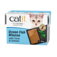 Análisis Nutricional Detallado: Mousse de Pescado de Mar: Proteína bruta: 8,5% Grasa bruta: 5,8% Fibra bruta: 1,1% Ceniza bruta: 2,8% Humedad: 80,7% Calorías: 77kcal/envase Mousse de Pollo: Proteína bruta: 6,9% Grasa bruta: 7,4% Fibra bruta: 1% Ceniza bruta: 2,5% Humedad: 81,5% Calorías: 88kcal/envase Aditivos Nutricionales (por kg): Mousse de Pescado de Mar: Sulfato de cobre (II) pentahidratado: 2,43 mg Carbonato de hierro (II) (siderita): 9,57 mg Óxido de manganeso (II): 6,04 mg Óxido de zinc: 30 mg Yoduro de potasio: 1,18 mg Vitamina A: 1320 UI Mousse de Pollo: Sulfato de cobre (II) pentahidratado: 0,86 mg Carbonato de hierro (II) (siderita): 3,37 mg Óxido de manganeso (II): 2,13 mg Óxido de zinc: 10,56 mg Yoduro de potasio: 0,42 mg Vitamina A: 720 UI Guía de Alimentación: Para un gato de unos 3,5kg, se recomienda dar de 2,5 a 3,5 bricks al día, divididos en al menos 2 comidas. Siempre debe haber agua fresca disponible. Catit Cuisine: Alimentos Deliciosos y Nutritivos para tu Gato: