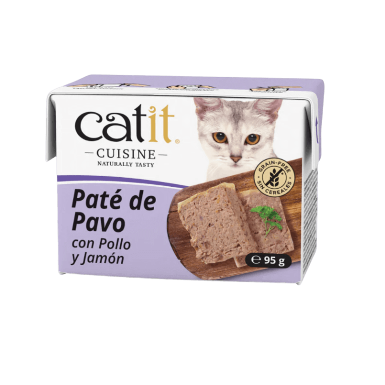 Ingredientes de Alta Calidad y Digestión Fácil (hay 4 referencias de paté): Carne de Pollo, Vacuno, Pavo e Hígado: Fuentes de proteína magra y fácil de digerir, esenciales para el desarrollo y mantenimiento muscular de tu gato. Atún y Sardinas: Fuentes de proteína magra y ácidos grasos Omega-3, que contribuyen a una piel y pelaje saludables, y apoyan el desarrollo cerebral. Zanahorias, Calabaza y Guisantes: Aportan vitaminas, minerales y fibra, que contribuyen a la salud digestiva y general de tu gato. Aceite de Salmón y Oliva: Rico en ácidos grasos Omega-3 y Omega-6, que contribuyen a una piel y pelaje saludables, y apoyan la salud cardiovascular. Algas Marinas: Un superalimento que aporta prebióticos, favoreciendo la digestión y el sistema inmunológico. Beneficios para la Salud de tu Gato: Textura Suave y Deliciosa: Ideal para gatos de todas las edades, incluyendo gatitos y gatos mayores. Alto Contenido de Humedad: Ayuda a mantener a tu gato hidratado, lo cual es esencial para su salud renal. Sin Cereales, Soja ni Gluten: Ideal para gatos con sensibilidades alimentarias o alergias. Sin Conservantes, Aromatizantes ni Colorantes Artificiales: Una opción natural y saludable para tu mascota. Sin OMG ni Azúcares Añadidos: Una fórmula limpia y segura para tu gato. Rico en Taurina: Un aminoácido esencial para la salud ocular y cardíaca de los gatos. Envase Sostenible: Fabricado con un 70% de cartón renovable con certificación FSC y reciclable.