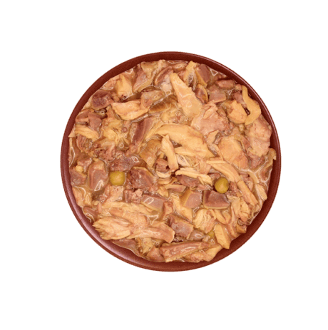 Sin Cereales ni Ingredientes Artificiales Este alimento húmedo está elaborado sin cereales, lo que lo hace ideal para perros con sensibilidades o intolerancias alimentarias. Además, no contiene conservantes, colorantes ni aromas artificiales, garantizando una alimentación natural y saludable. Alto Contenido de Humedad para una Buena Hidratación Con un 73,8% de humedad, este estofado contribuye a la hidratación diaria de tu perro, lo cual es fundamental para la salud renal, la digestión y el bienestar general. Enriquecido con Vitaminas y Minerales Esenciales Alpha Spirit ha enriquecido este estofado con vitaminas (A, D3, E) y minerales (manganeso, hierro, cobre, zinc, yodo) para asegurar que tu perro reciba todos los micronutrientes necesarios para mantener su salud y vitalidad. Beneficios Clave del Alpha Spirit Estofado de Pato: 97% de Pato Fresco en su Salsa: Sabor natural e irresistible. Con Boniato, Guisantes, Zanahoria, Perejil, Cúrcuma, Tomate y Especias: Aportan fibra, vitaminas, minerales y antioxidantes. Alimento Húmedo Completo y Equilibrado: Nutrición óptima para todas las etapas de la vida. Sin Cereales ni Ingredientes Artificiales: Ideal para perros sensibles. Alto Contenido de Humedad (73,8%): Favorece la hidratación. Enriquecido con Vitaminas (A, D3, E) y Minerales Esenciales. Alta Digestibilidad. Textura Suave y Apetitosa.