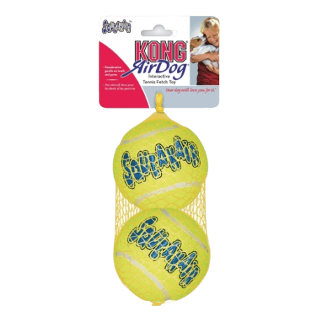 KONG Pelotas Air Grandes 2 uds: Diversión Segura y Duradera para tu Perro Dale a tu perro horas de diversión con las KONG Pelotas Air Grandes. Estas pelotas de tenis, diseñadas especialmente para perros, combinan la clásica diversión de una pelota de tenis con la seguridad y durabilidad que caracteriza a los productos KONG. ¡Un juguete perfecto para juegos de buscar, lanzar y morder! KONG: La Marca Líder en Juguetes para Perros: KONG es una marca reconocida mundialmente por sus juguetes para perros de alta calidad. Las Pelotas Air Grandes no son la excepción, ofreciendo a tu mascota un juguete seguro, duradero y diseñado para satisfacer su instinto de juego. Diversión y Seguridad en Cada Lanzamiento: Material Resistente y Seguro: Forradas con un material resistente y una tela menos abrasiva que las pelotas de tenis convencionales, estas pelotas protegen los dientes de tu perro durante el juego. Sonido Divertido: Al presionarlas, emiten un sonido que añade un extra de diversión y estimula el instinto de juego de tu perro. Diseño Cuidadoso: El chifle que emite el sonido está oculto, lo que garantiza un acabado perfecto y una mayor durabilidad del juguete. Tamaño Ideal: El tamaño grande es perfecto para perros de razas medianas y grandes. Opción con Cuerda: Si tu perro adora las pelotas de tenis, también puedes encontrar este modelo con una cuerda incorporada para juegos de lanzar y recoger.