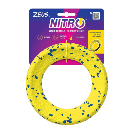 Ejercicio y diversión: El Zeus Nitro proporciona a tu perro ejercicio y diversión al aire libre. Fortalece el vínculo: Jugar con tu perro con el Zeus Nitro fortalece el vínculo entre ambos. Seguro para los dientes: El núcleo de goma suave es seguro para los dientes de tu perro. Versátil: El Zeus Nitro se puede utilizar en tierra y agua.