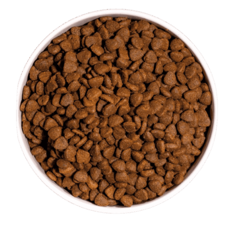 Croquetas de pienso Ownat Just Grain Free Pollo para gatos adultos, con forma redonda y textura diseñada para gatos adultos.