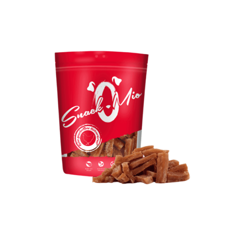 Composición y Componentes Analíticos: Composición: 93% carne de pollo, 3% almidón, 3,9% subproductos vegetales, 0,1% minerales. Componentes analíticos: Proteína bruta 55%, contenido de grasa 2,5%, ceniza bruta 3,5%, fibra bruta 0,2%, humedad 18%. Recomendación de Alimentación: Administrar como refrigerio entre comidas. Proporcionar siempre suficiente agua potable fresca. SnackOMio: Amor y Sabor en Cada Tira