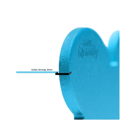 La placa Basic hueso en aluminio es la esencia de la filosofía de MyFamily. En su extrema simplicidad, representa la placa por excelencia. Precisa en sus líneas, puede ser personalizada en el frente/dorso con un grabado fácilmente legible y duradero y está completamente realizada en Italia, en nuestra manufactura. Equipada con un práctico anillo para engancharla al porta-placa.