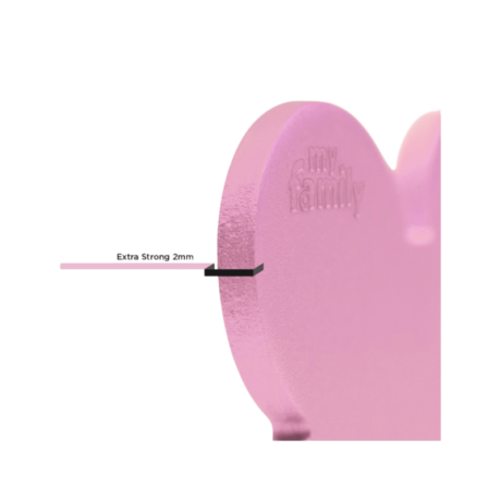 La placa Basic hueso en aluminio es la esencia de la filosofía de MyFamily. En su extrema simplicidad, representa la placa por excelencia. Precisa en sus líneas, puede ser personalizada en el frente/dorso con un grabado fácilmente legible y duradero y está completamente realizada en Italia, en nuestra manufactura. Equipada con un práctico anillo para engancharla al porta-placa.