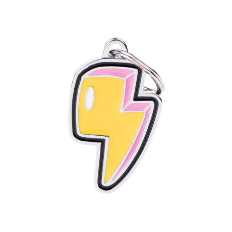 ¿Por qué es importante que tu mascota lleve una placa identificativa? Seguridad: La placa identificativa es la forma más rápida y efectiva de que alguien pueda contactarte si encuentra a tu mascota perdida. Tranquilidad: Saber que tu mascota lleva una identificación te brinda tranquilidad y reduce la angustia en caso de extravío. Información vital: Además de tus datos de contacto, puedes incluir información relevante como el nombre de tu mascota o si requiere cuidados especiales. Cumplimiento legal: En algunas localidades, es obligatorio que los perros lleven una placa identificativa. Detalles del producto Diseño: Relámpago Personalización: Grabado en la parte trasera Incluye: Anillo para enganchar al collar ¡Carga a tu mascota de energía y estilo con la Placa Charms Relámpago!