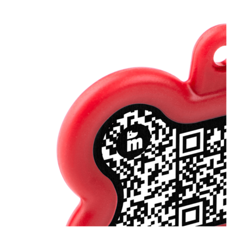 La placa Hushtag Plus: tu aliada en caso de pérdida Imagina esta situación: tu mascota se ha perdido y está lejos de casa. Pero no te preocupes, ¡la placa Hushtag Plus está ahí para ayudar! Gracias a su sistema de identificación doble, cualquier persona que encuentre a tu mascota podrá contactarte de inmediato, ya sea escaneando el código QR o leyendo el grabado. ¡Volveréis a estar juntos en un abrir y cerrar de ojos!