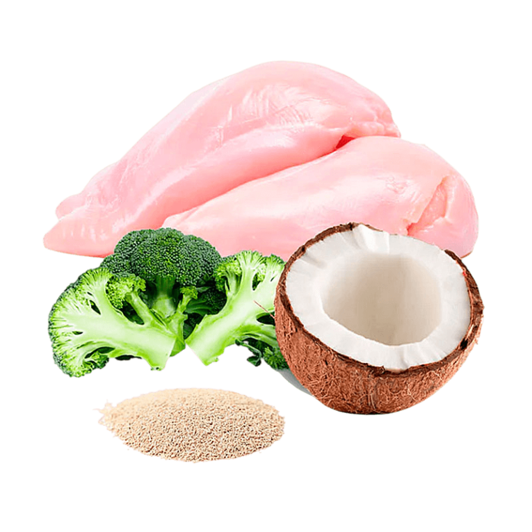 Beneficios para la salud de tu gato Puromenu Menú Momento Ternura BIO (Pollo) ofrece numerosos beneficios para la salud de tu gato: Nutrición completa y equilibrada: Proporciona todos los nutrientes esenciales que tu gato necesita para una vida sana y activa. Alta digestibilidad: Los ingredientes naturales y de alta calidad son fáciles de digerir, lo que favorece una buena absorción de los nutrientes. Salud digestiva: La fibra presente en el brócoli y otros ingredientes contribuye a una digestión saludable y previene problemas intestinales. Piel y pelaje saludables: Los ácidos grasos esenciales y las vitaminas presentes en la receta ayudan a mantener la piel sana y el pelaje brillante. Fortalecimiento del sistema inmunológico: Los antioxidantes y otros nutrientes presentes en los ingredientes refuerzan el sistema inmunológico y protegen contra enfermedades. Salud del tracto urinario: El alto contenido de humedad de la comida húmeda favorece la hidratación y la salud del tracto urinario. Control del peso: La receta está formulada para ayudar a mantener un peso saludable en gatos adultos. Apto para gatos con sensibilidad alimentaria: La ausencia de cereales y gluten lo convierte en una opción ideal para gatos con alergias o intolerancias alimentarias. Lo que ves es lo que hay Puromenu Menú Momento Ternura BIO (Pollo) se caracteriza por su transparencia en cuanto a los ingredientes. La receta se basa en ingredientes naturales y de alta calidad, sin aditivos artificiales, conservantes, aromas ni azúcares añadidos. Recomendación de alimentación La cantidad de alimento recomendada puede variar según la edad, la raza, el nivel de actividad y el peso de tu gato. Consulta la tabla de alimentación en el envase para obtener una guía más precisa. Recuerda que siempre debe haber agua fresca y limpia disponible para tu gato. ¡Cuida la salud de tu gato con Puromenu Menú Momento de Ternura BIO (Pollo)! Este alimento natural y completo es la elección perfecta para aquellos que buscan lo mejor para sus gatos. ¡Ofrece a tu gato una nutrición inspirada en la naturaleza y disfruta de su bienestar!