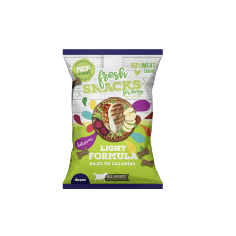 Snack Perro Light Pollo Fresh. Bolsa verde bajo en calorías con 50% de carne y manzana.