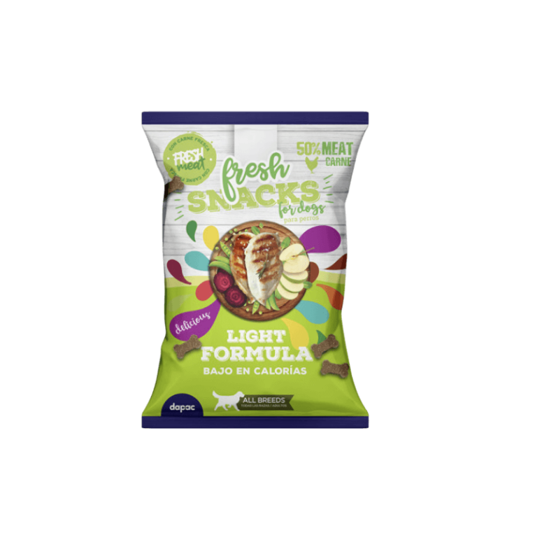 Snack Perro Light Pollo Fresh. Bolsa verde bajo en calorías con 50% de carne y manzana.